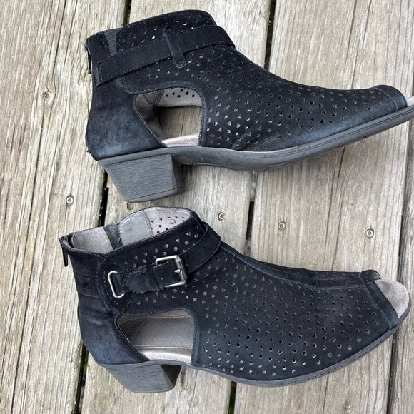 Earth Shoes - Earth Marietta Seren Black Cutout Peep-Toe Suede Ankle Boots - Women